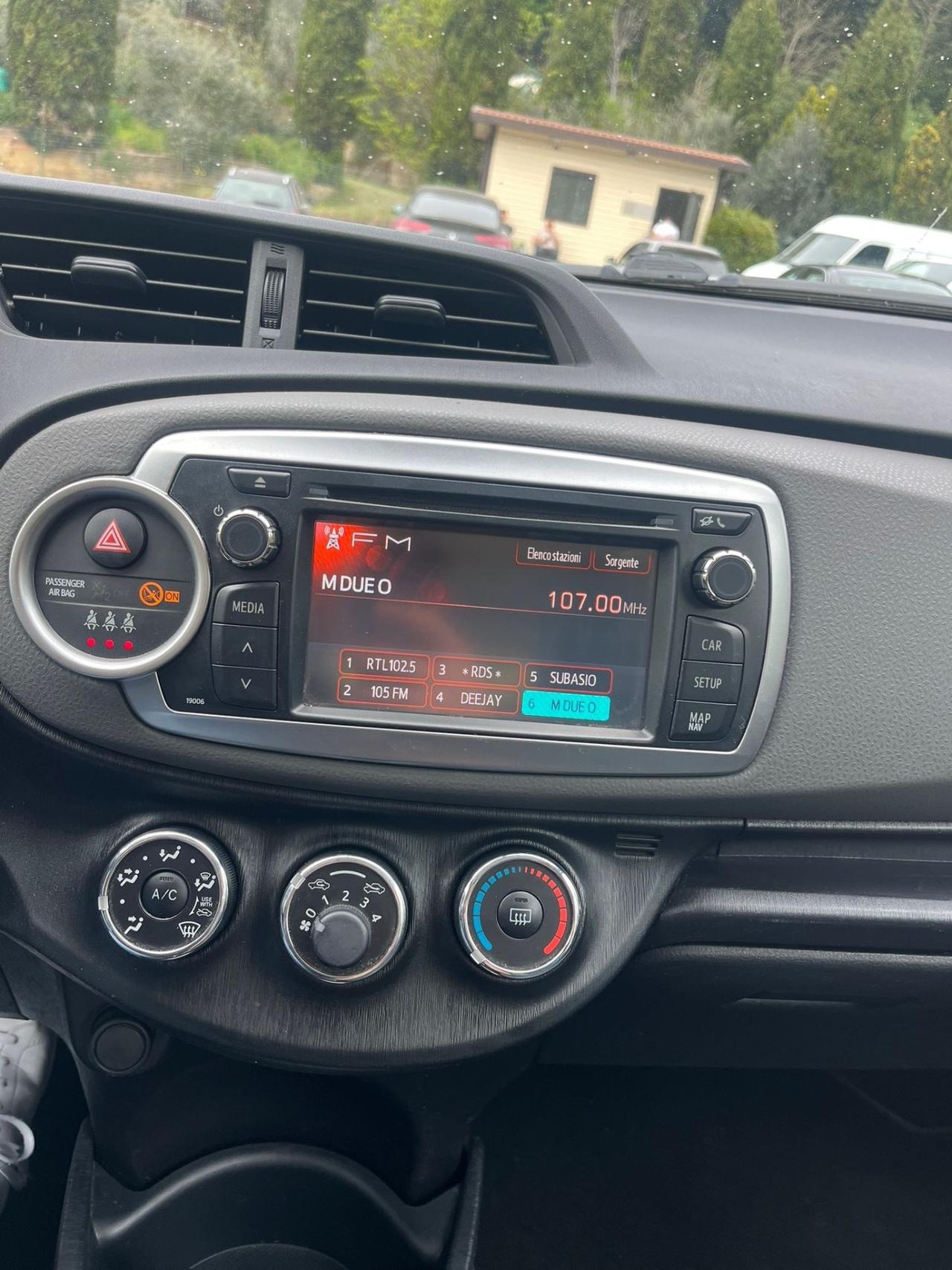 Toyota Yaris 1.0 Benzina - Neopatentati