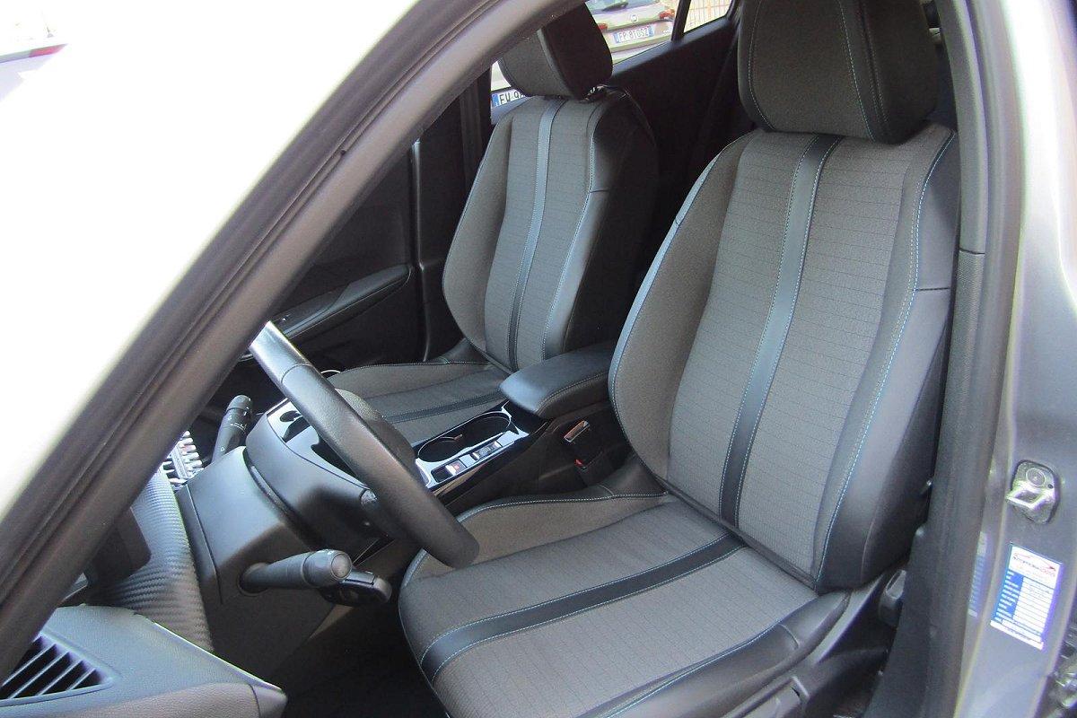 PEUGEOT 2008 PureTech 100 S&S Allure