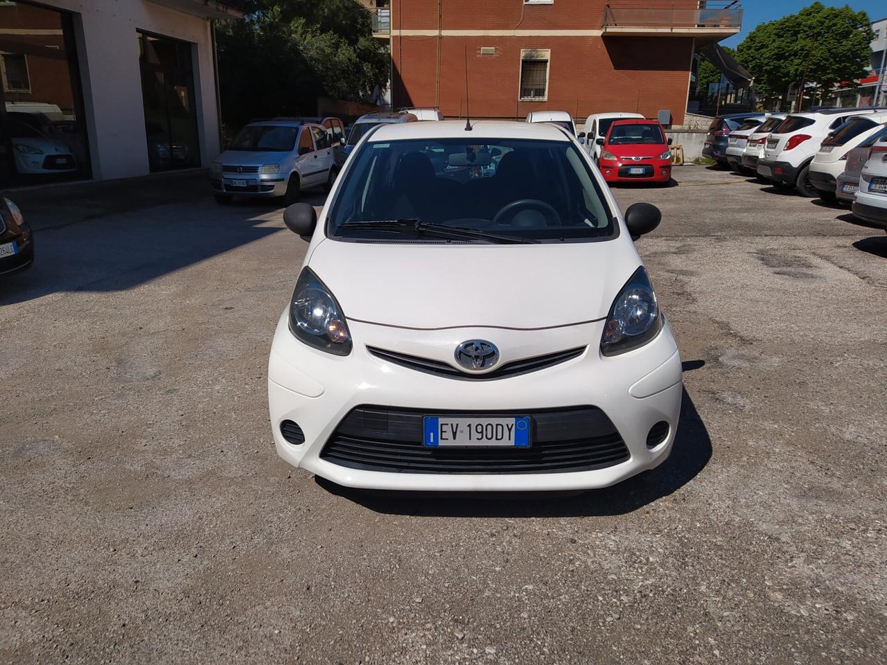 Toyota Aygo 1.0 12V VVT-i 5 porte Active Connect Neopatentati
