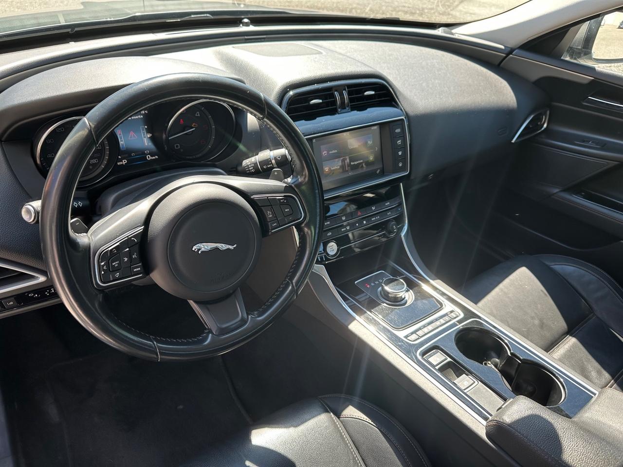 Jaguar XE 2.0 D Turbo aut. Pure PELLE NAVI