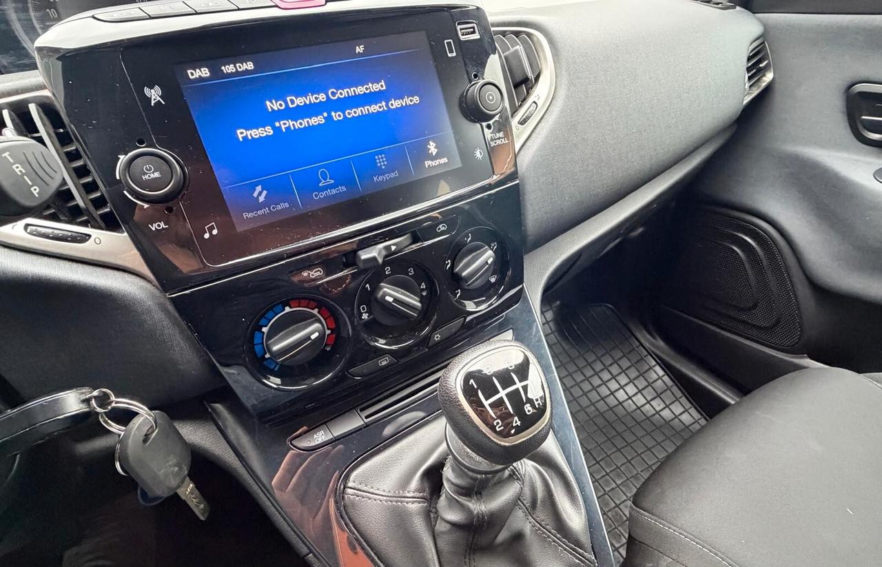 Lancia Ypsilon 1.0 FireFly 5 porte S&S Hybrid Ecochic A. Ferretti