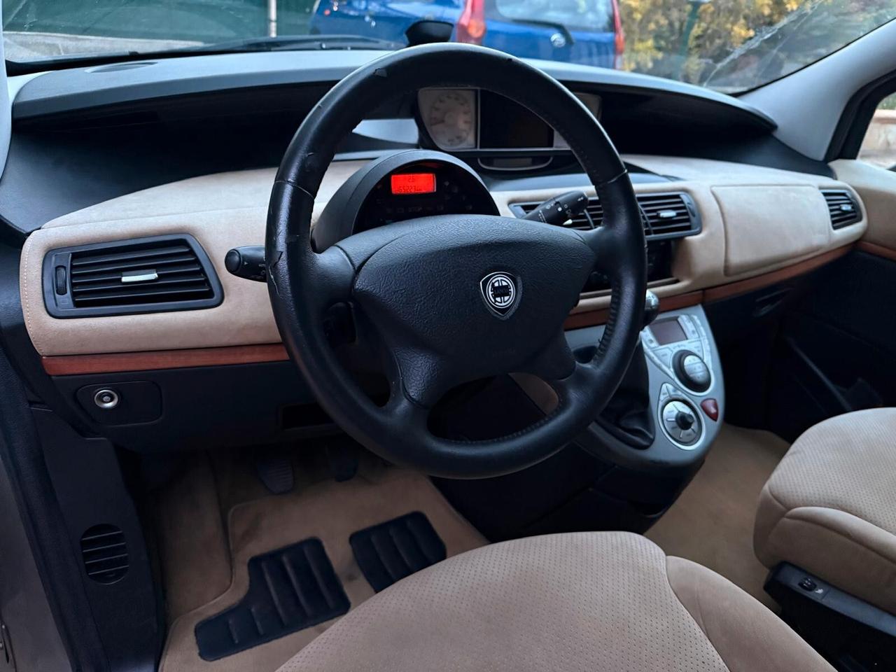 N. 2 MONOVOLUME Fiat Ulysse 2.0 MJT 136 CV Emotion 7 POSTI + LANCIA PHEDRA 6 POSTI