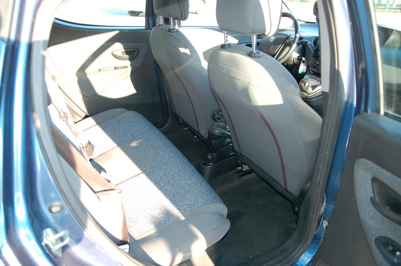 Lancia Ypsilon 1.0 FireFly 5 porte S&S Hybrid Silver
