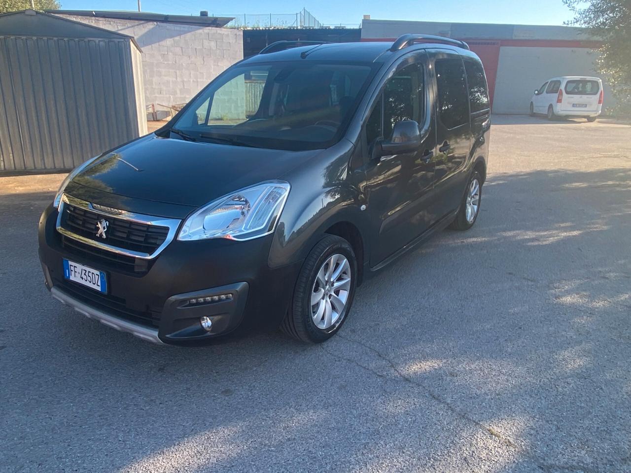 Peugeot Partner Tepee BlueHDi 100 Outdoor