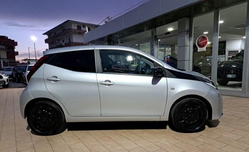 Toyota Aygo Aygo Connect 1.0 VVT-i 72 CV 5 porte x-play