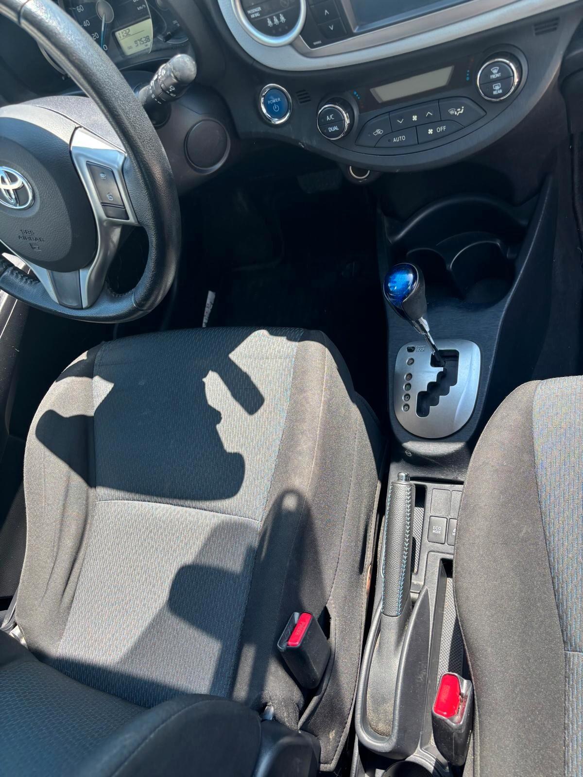 Toyota Yaris 1.5 Hybrid 5 porte Lounge Più GARANZIA UFFICIALE 3 ANNI TAGLIANDI CERTIFICATI KM ORIGINALI