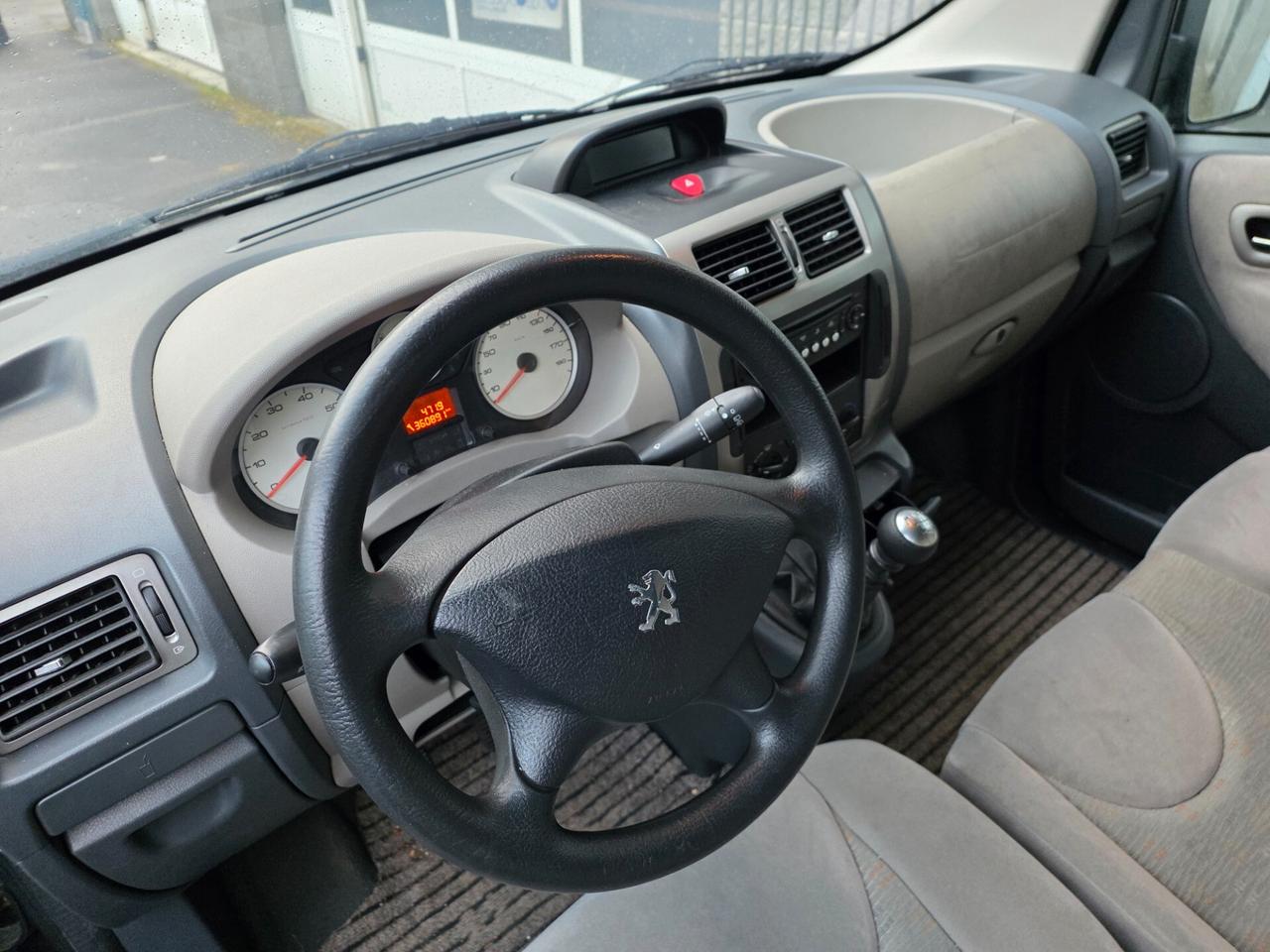 Peugeot Expert 2.0 HDi 136CV FAP 9 POSTI