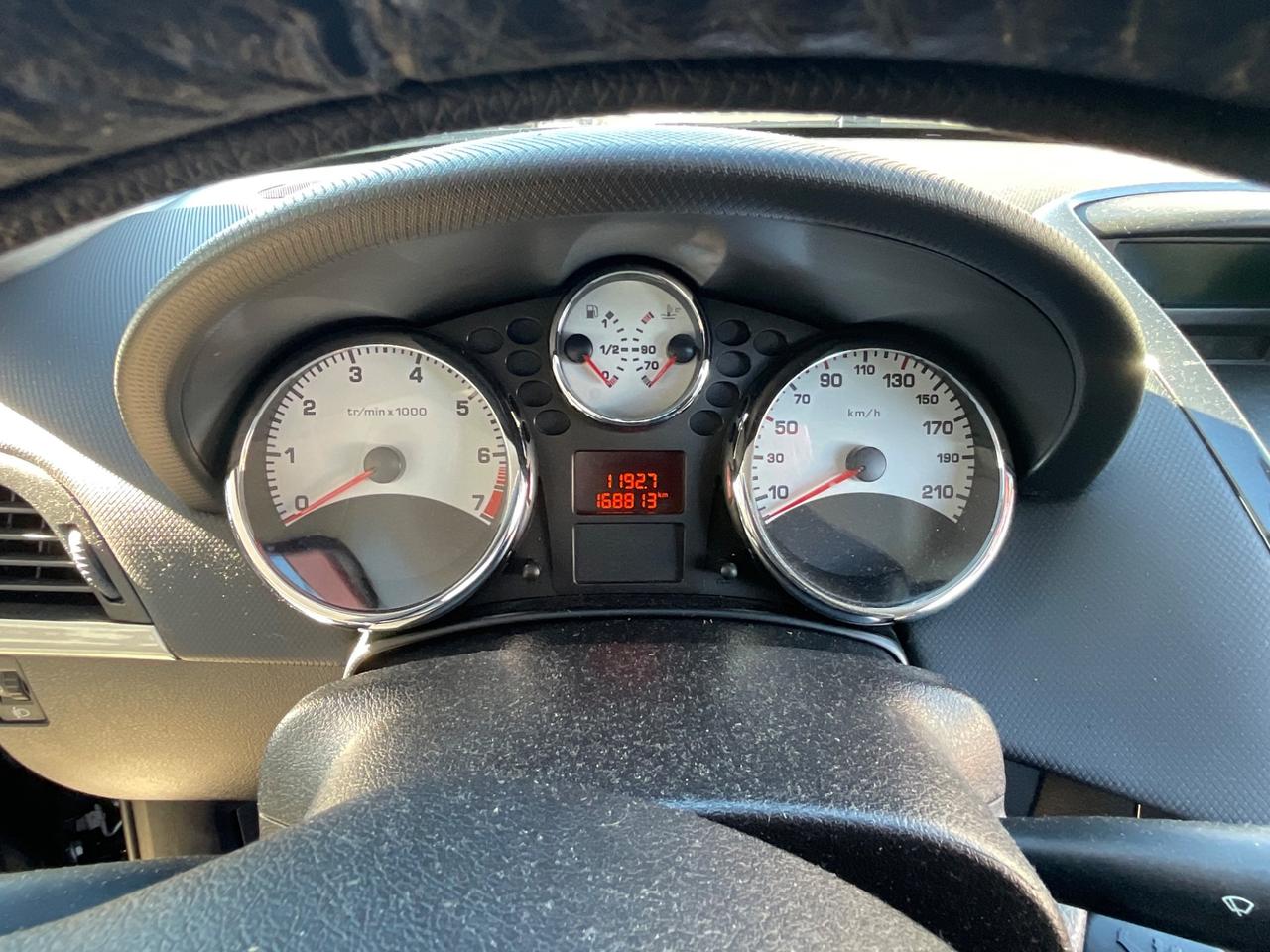 Peugeot 207 1.6 THP 150CV CC Féline