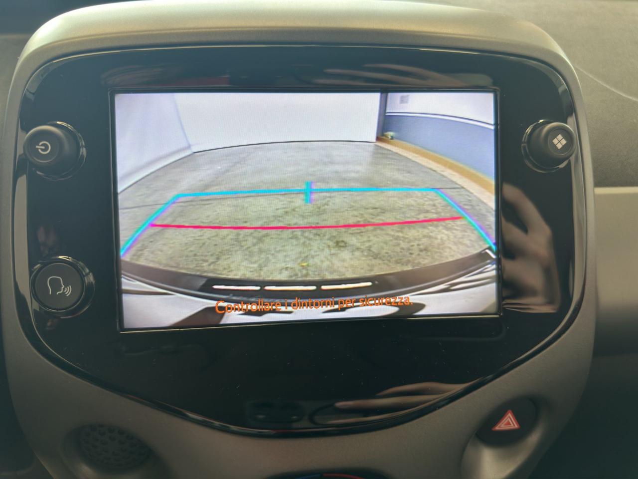 Toyota Aygo 5p 1.0 x-play m-mt 72cv