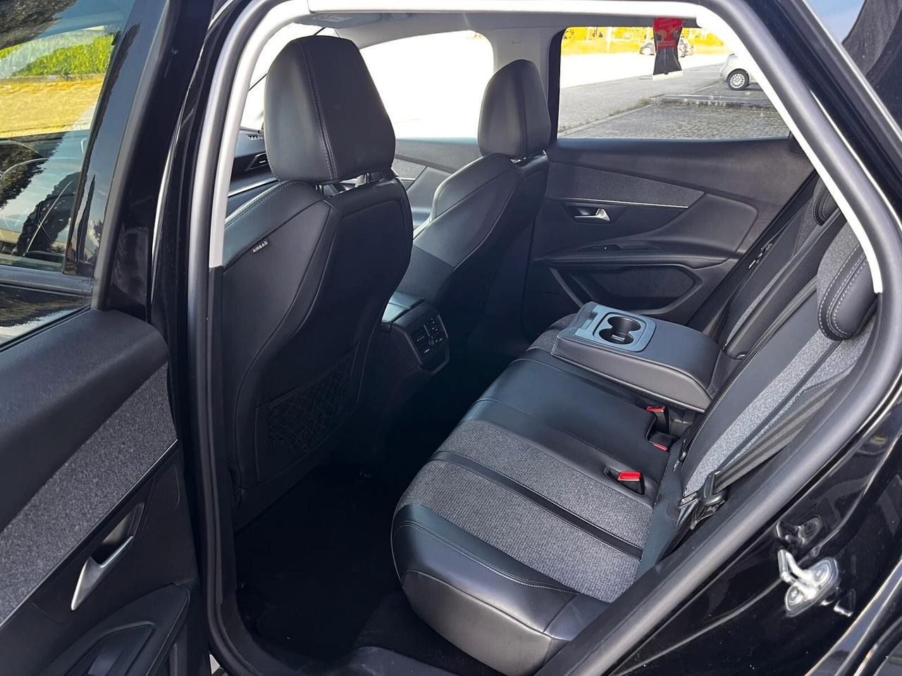 Peugeot 3008 BlueHDi 130 S&S Allure