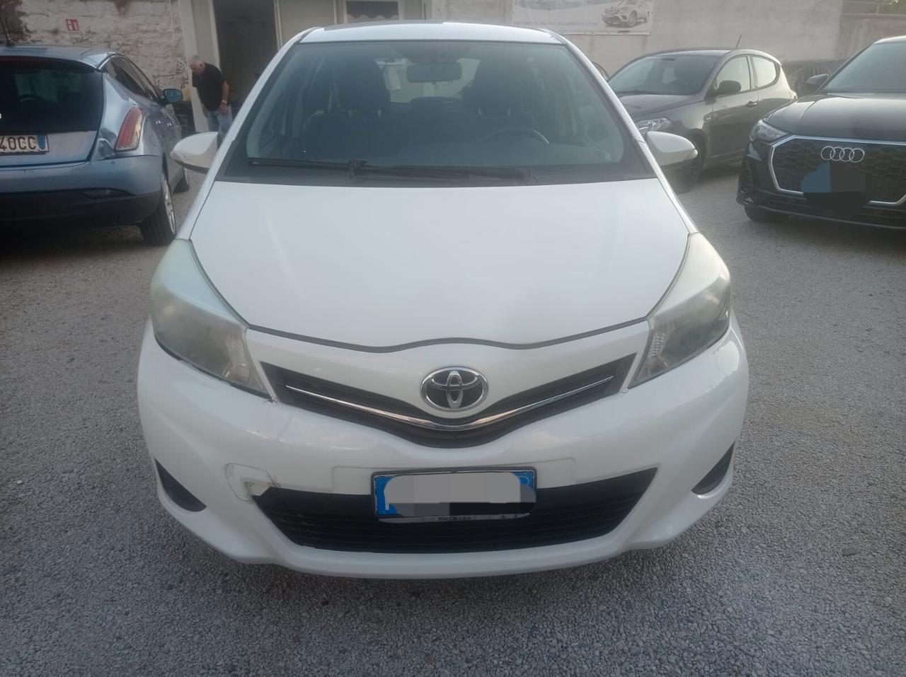 Toyota Yaris 1.0 5 porte Lounge -2012