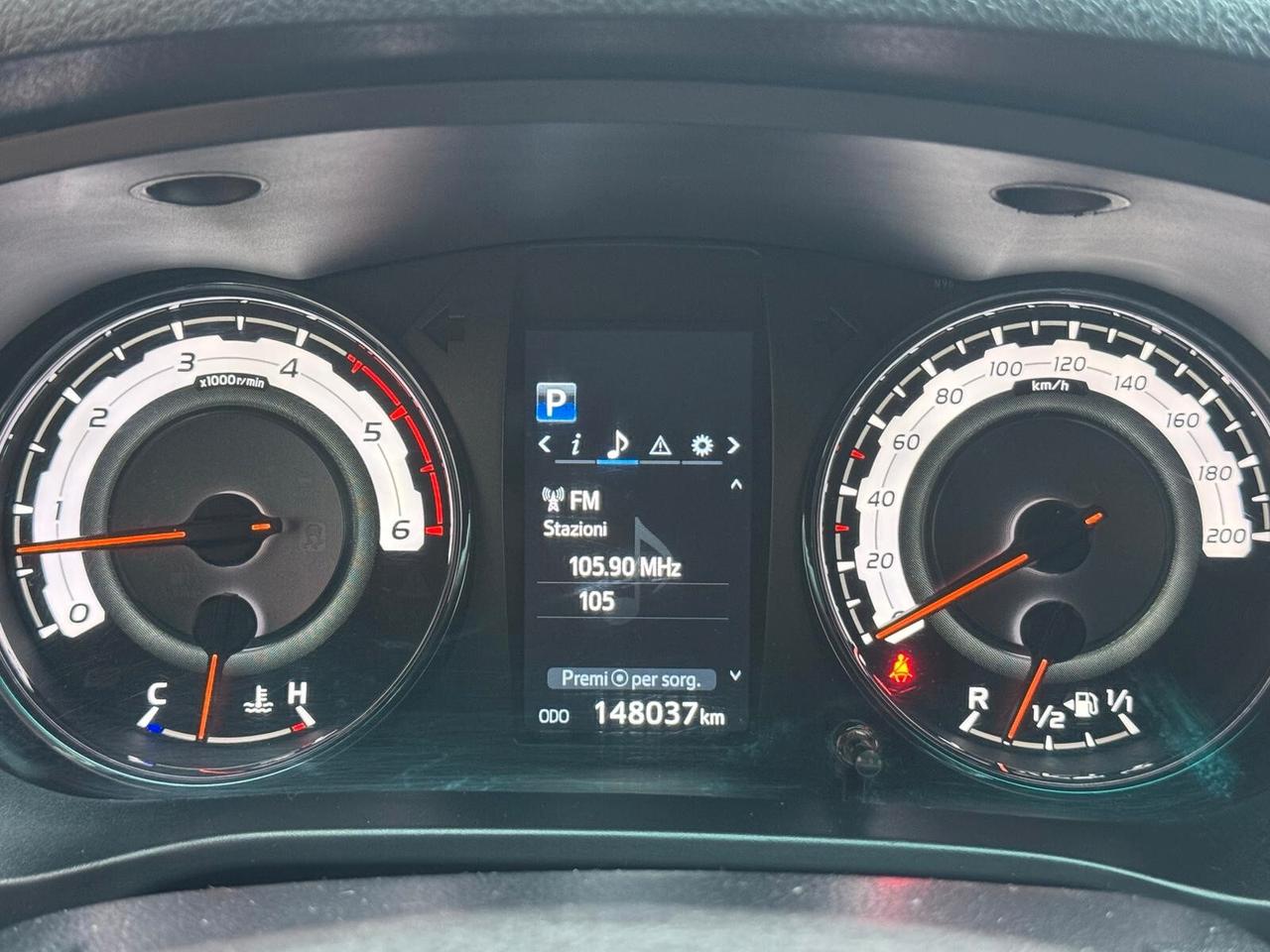 Toyota Hilux 2.4 D-4D A/T 4WD 4 porte Double Cab lounge