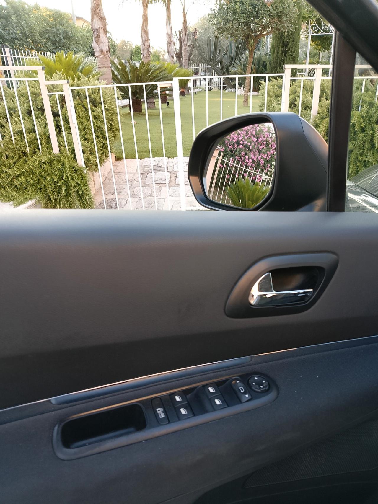 Peugeot 3008 1.6 HDi 115CV Allure