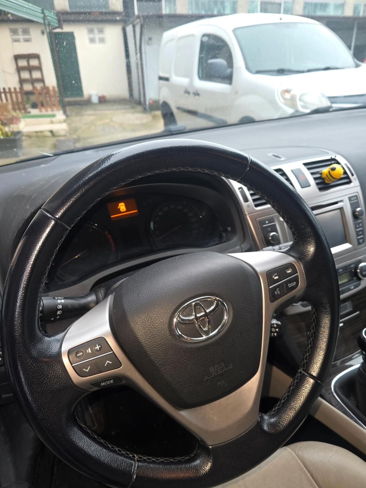 Toyota Avensis 2.0 D-4D Wagon Lounge