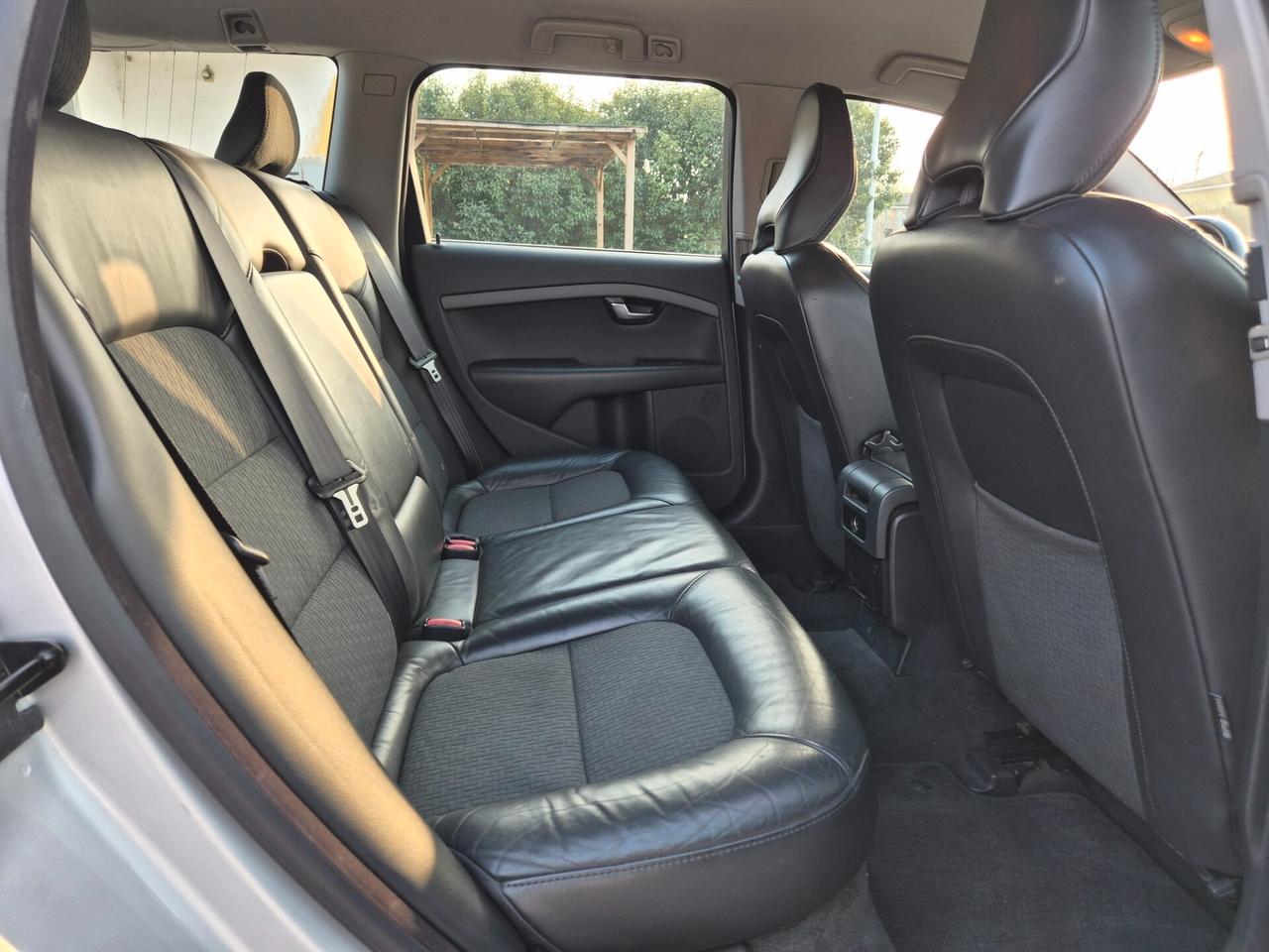 Volvo V70 D5 R-design