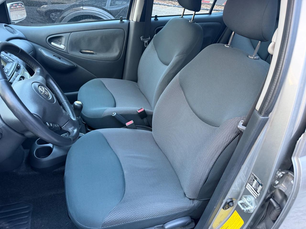 Toyota Yaris 1.3i 16V cat 5 porte Sol Blue