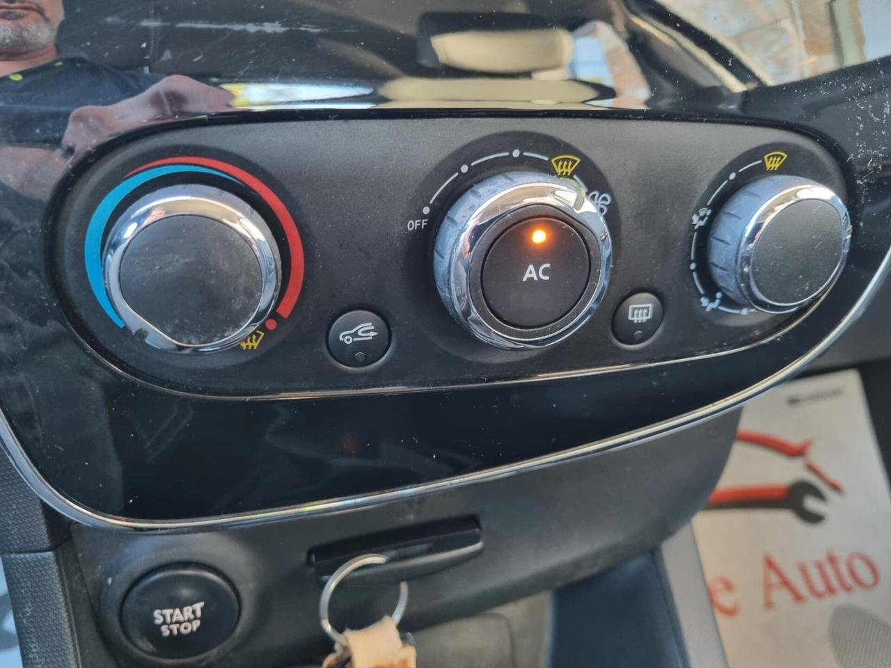 Renault Clio 1.2 75CV 5 porte Costume National