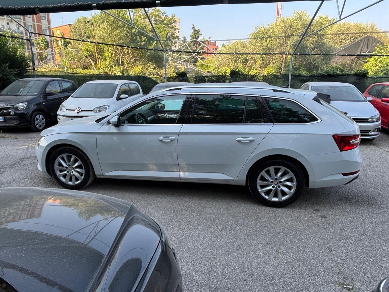 Skoda Superb 2.0 TDI 150CV DSG Wagon Executive