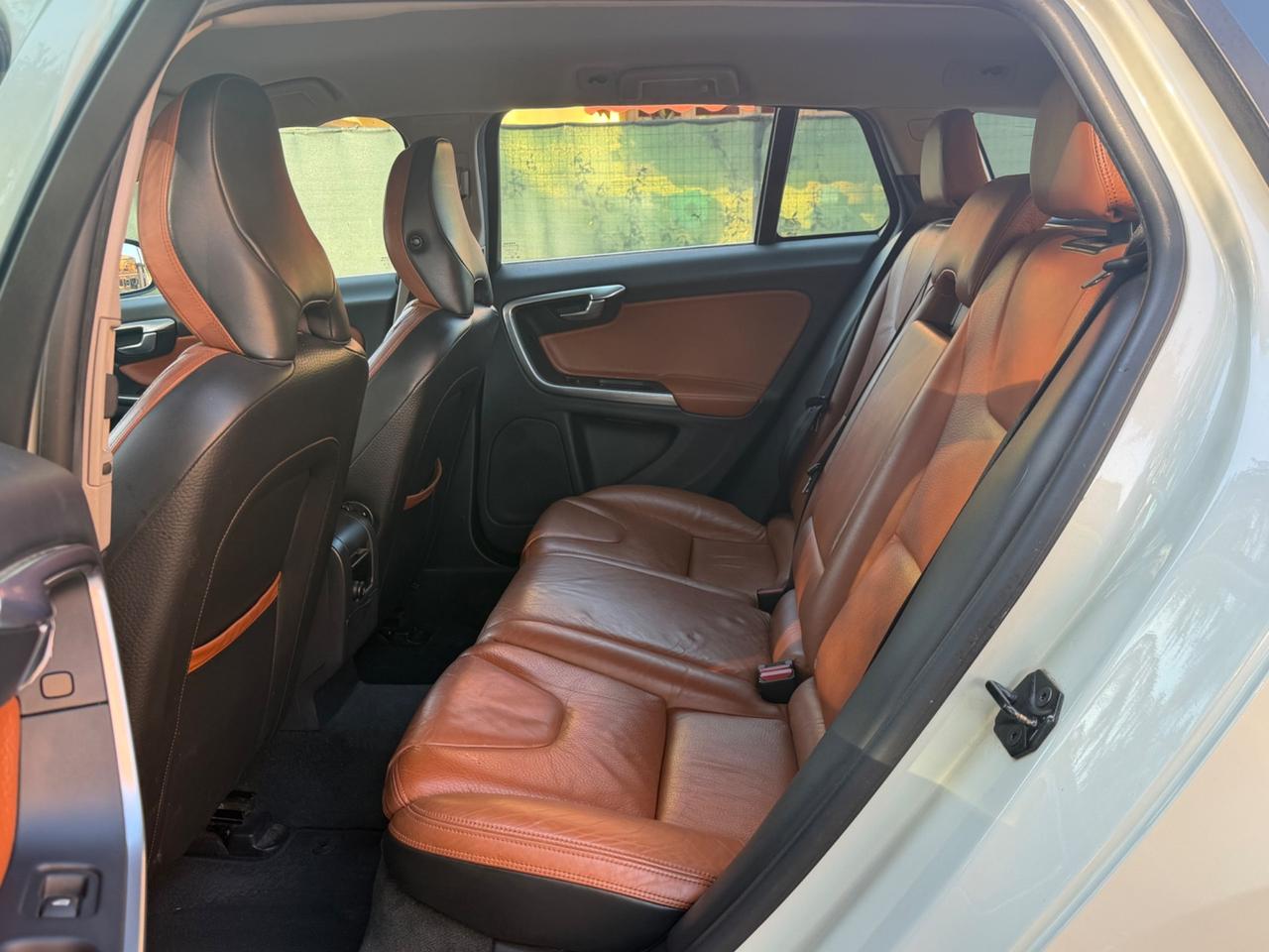 Volvo V60 2.4D D5 R-design