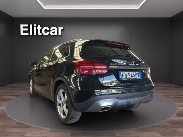 MERCEDES-BENZ GLA 220 d Automatic Sport