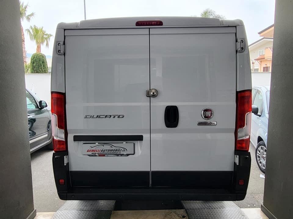 FIAT DUCATO 30 2.3 MJET 120CV AUTOCARRO CON 3 POSTI ANTERIORI ANNO 09/2020 KM 42000