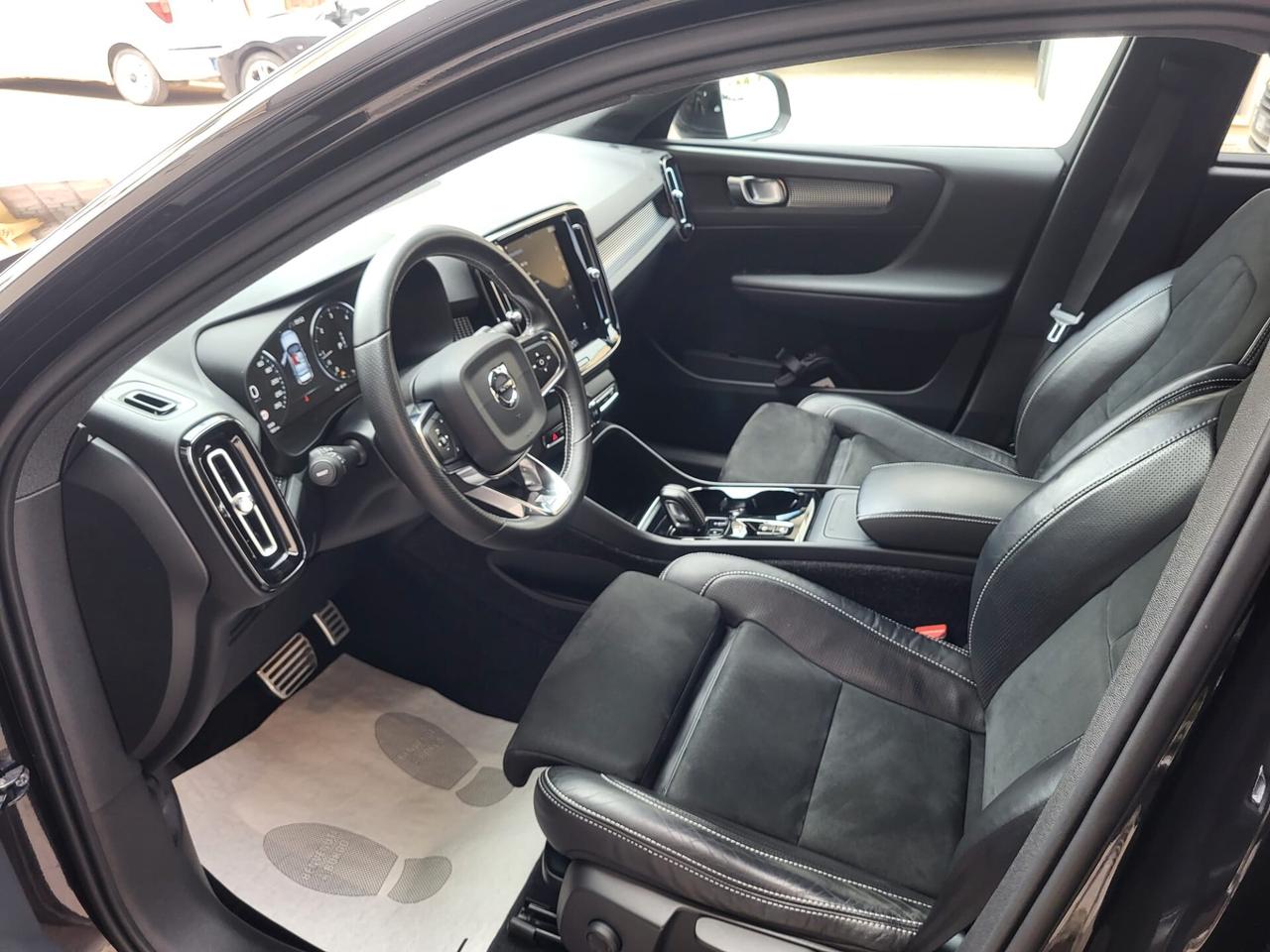 Volvo XC40 D3 Geartronic R-Design Retroc. Cerchi 19 Full Led...