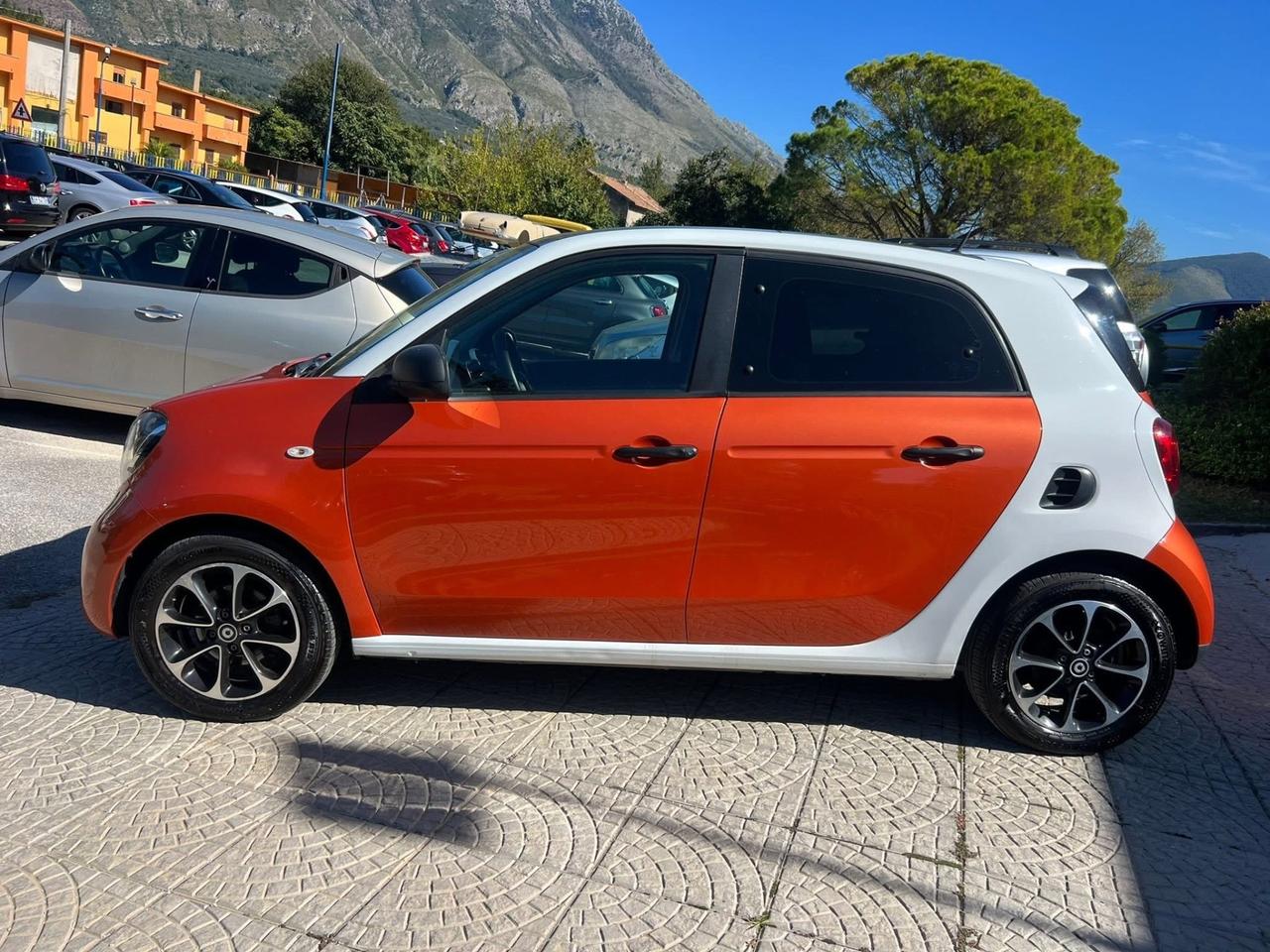 Smart ForFour 60 1.0 benzina garantita 12 mesi tetto in vetro full