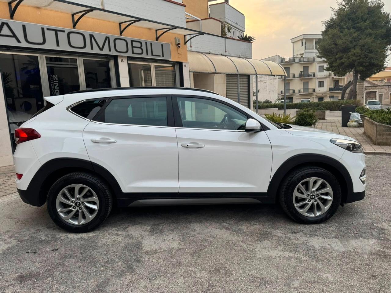 HYUNDAI TUCSON 1.7 CRDI 115 CV. TETTO APRIB.+NAVI