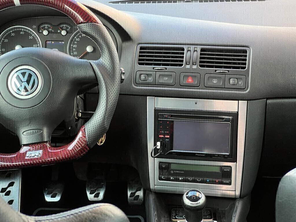 Volkswagen Golf R32