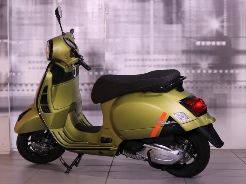 Piaggio Vespa GTS 300 Supersport HPE