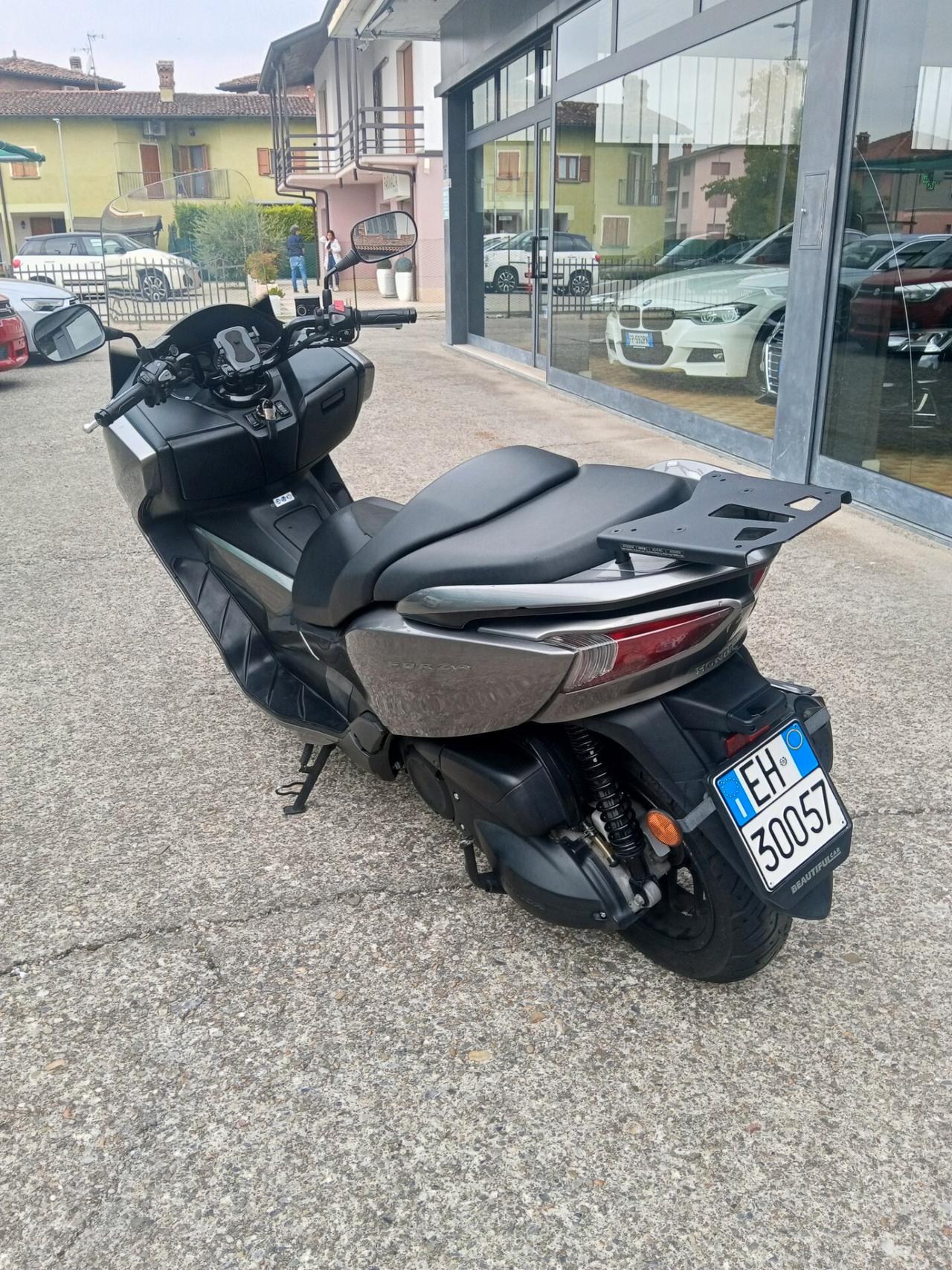 Honda Forza 300