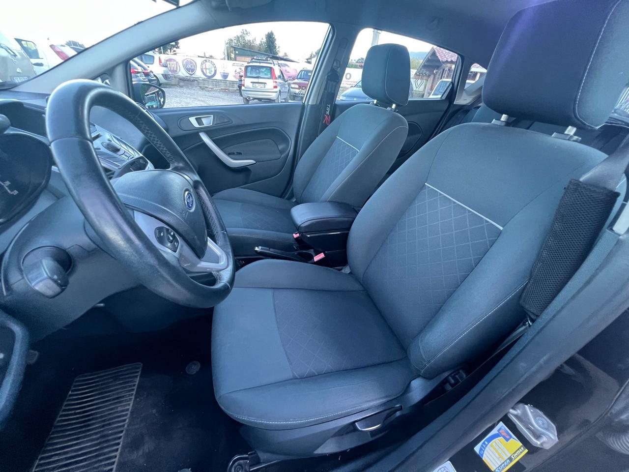 Ford Fiesta 1.4 TDCi 70CV 5 porte Titanium