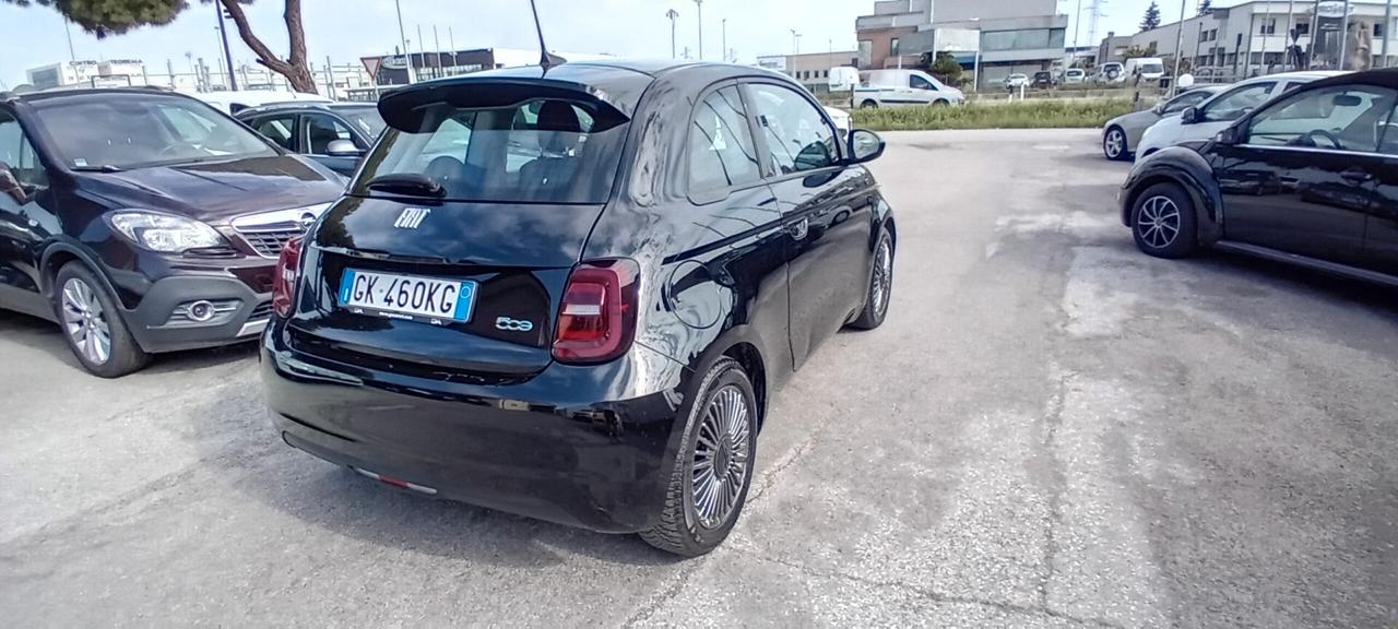 Fiat 500 500e Berlina 42 kWh La Prima