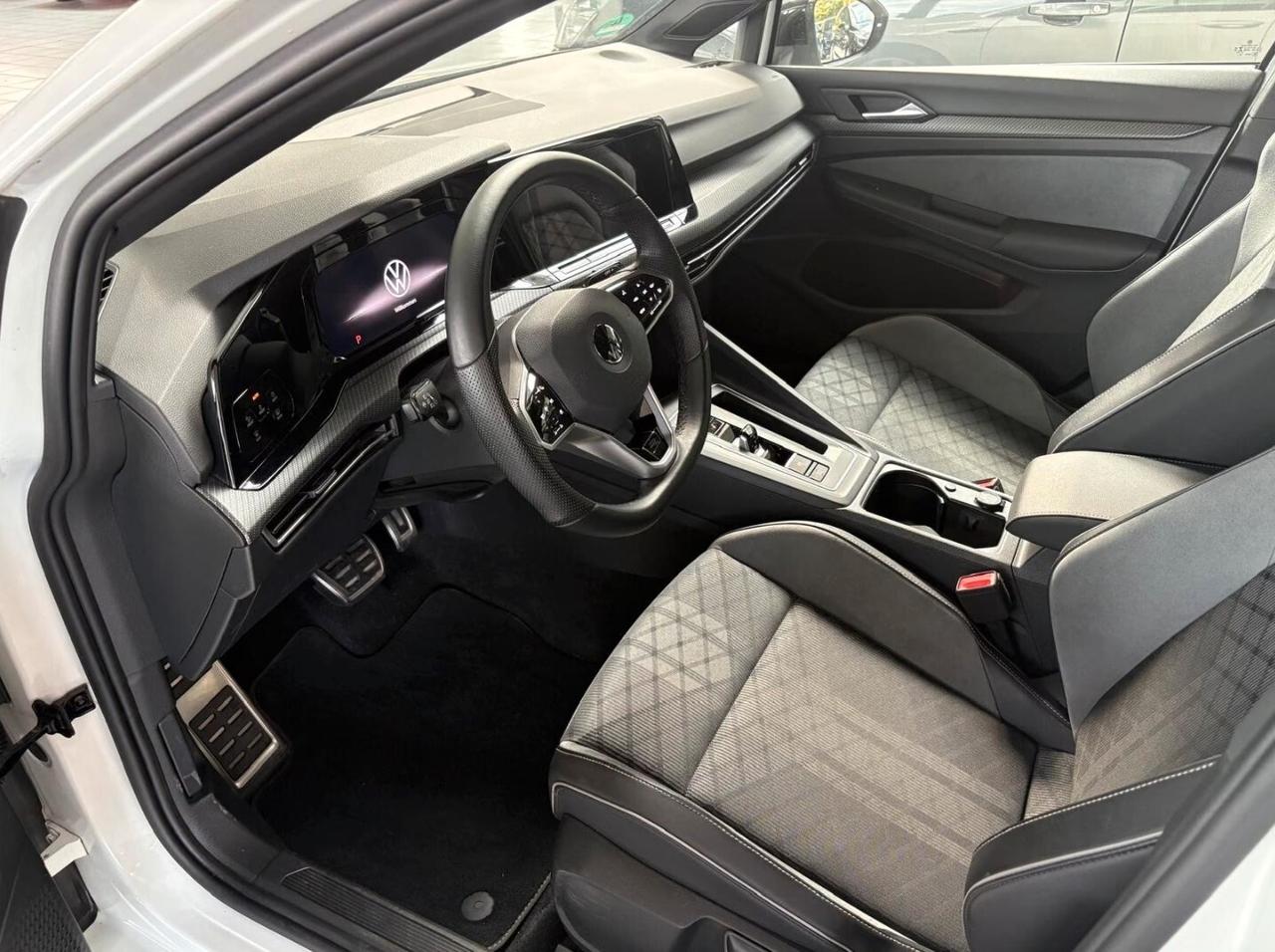 Volkswagen Golf 1.5 eTSI 130 CV DSG R-Line