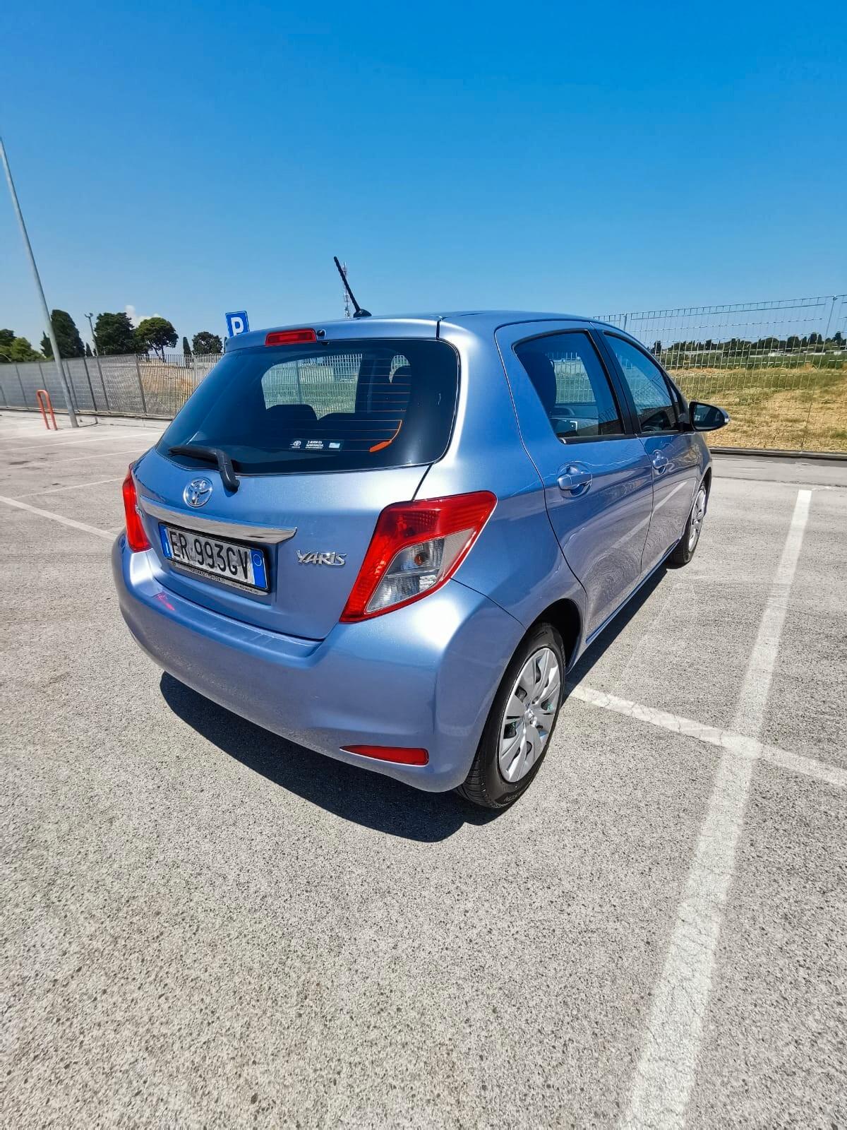 Toyota Yaris 1.0 5 porte Lounge 2013