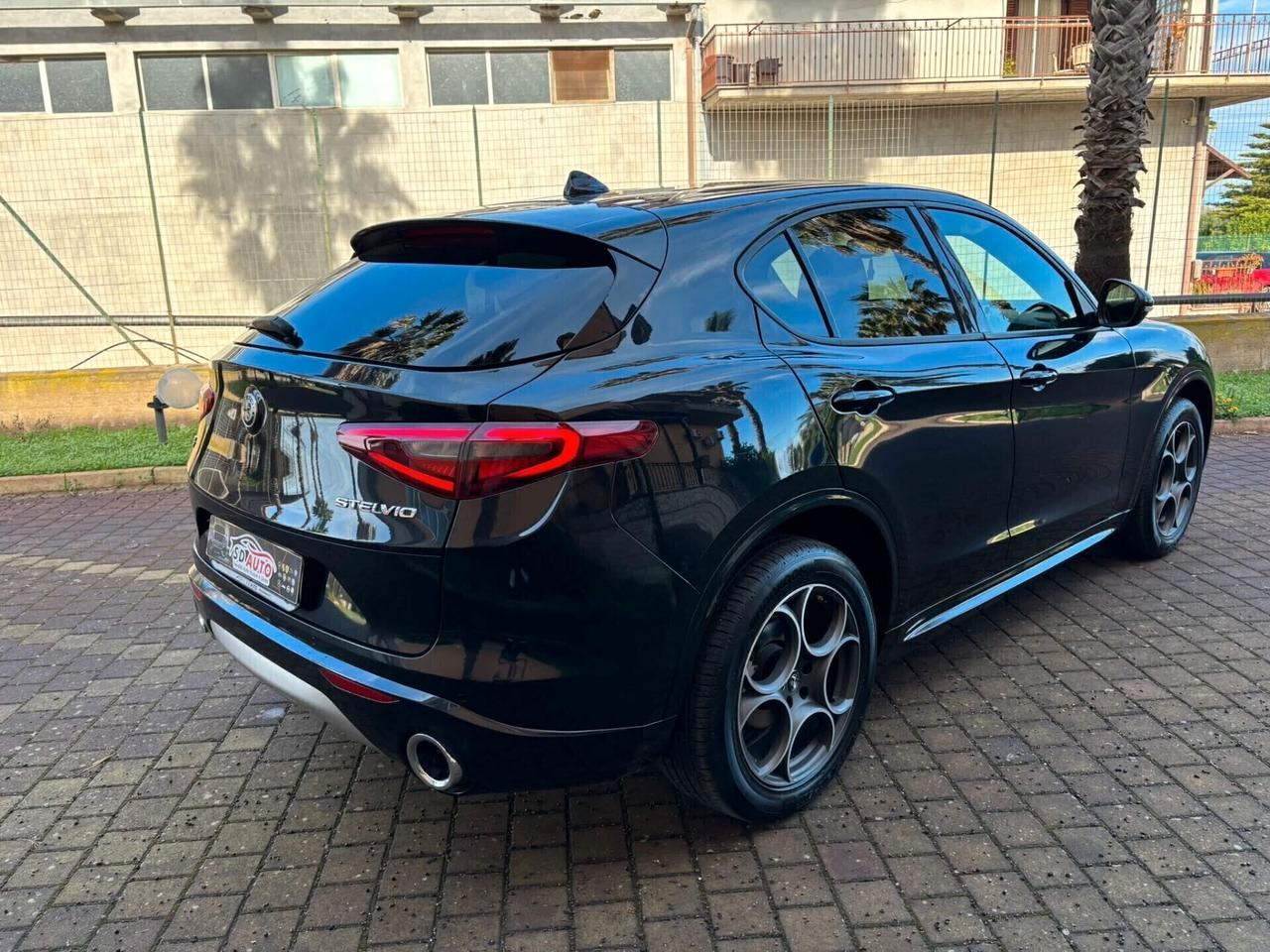 Alfa Romeo Stelvio 2.2 Turbodiesel 180 CV AT8 RWD Super/*-