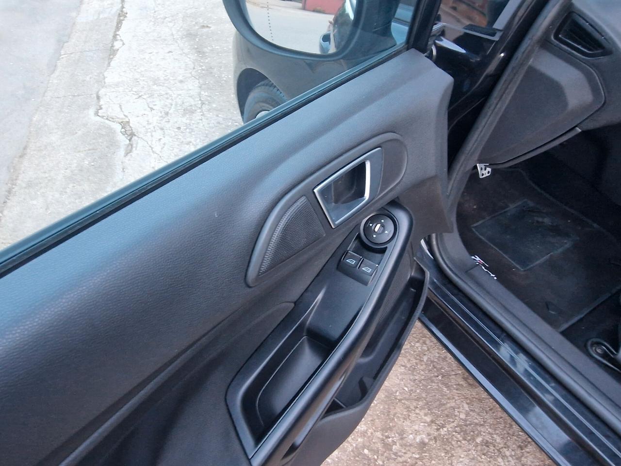 Ford Fiesta 1.4 5 porte Bz.- GPL Titanium