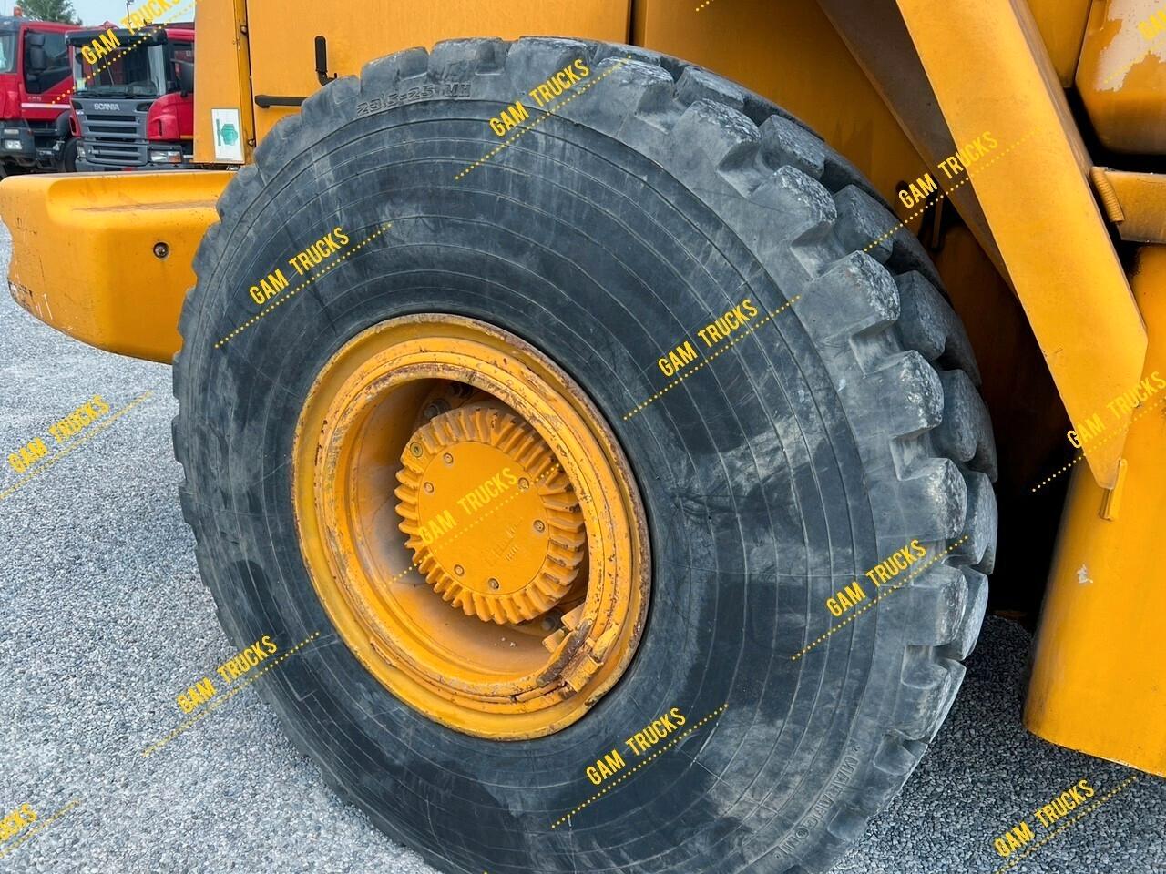 JCB 456 B pala gommata