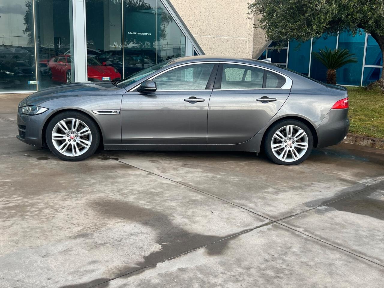 Jaguar XE 2.0 D Turbo 180CV aut. Prestige Business Edition