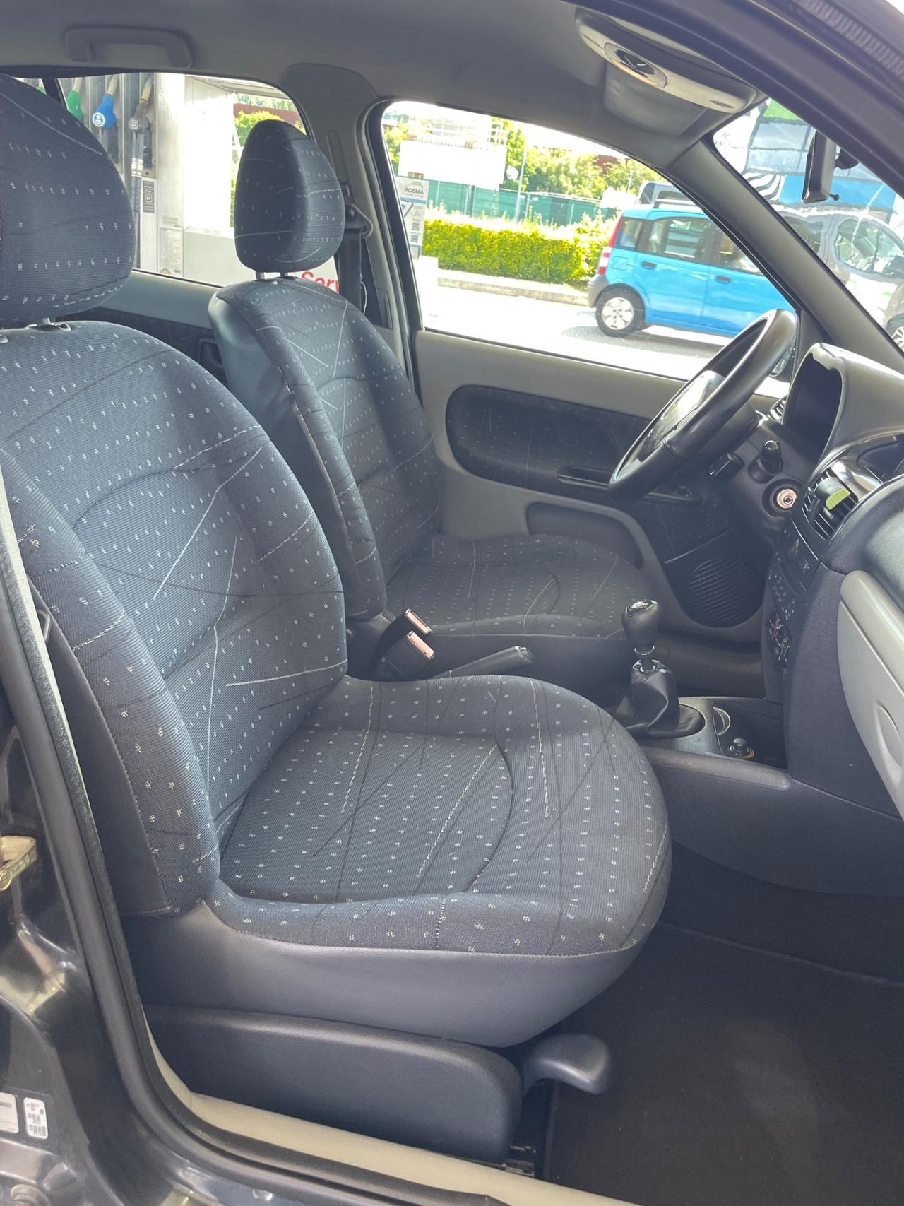 RENAULT CLIO 1.2 BENZINA NEOPATENTATI 170.000 Km 2004.