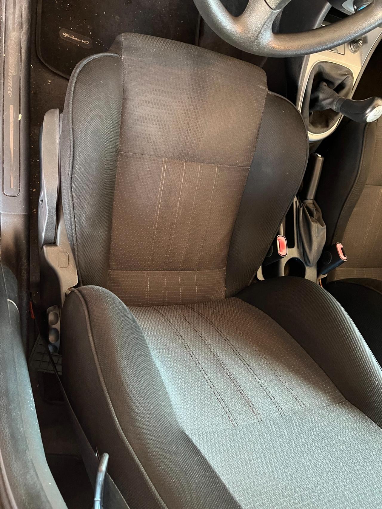 Alfa Romeo 147 1.6i 16V Twin Spark cat 5p. Progression