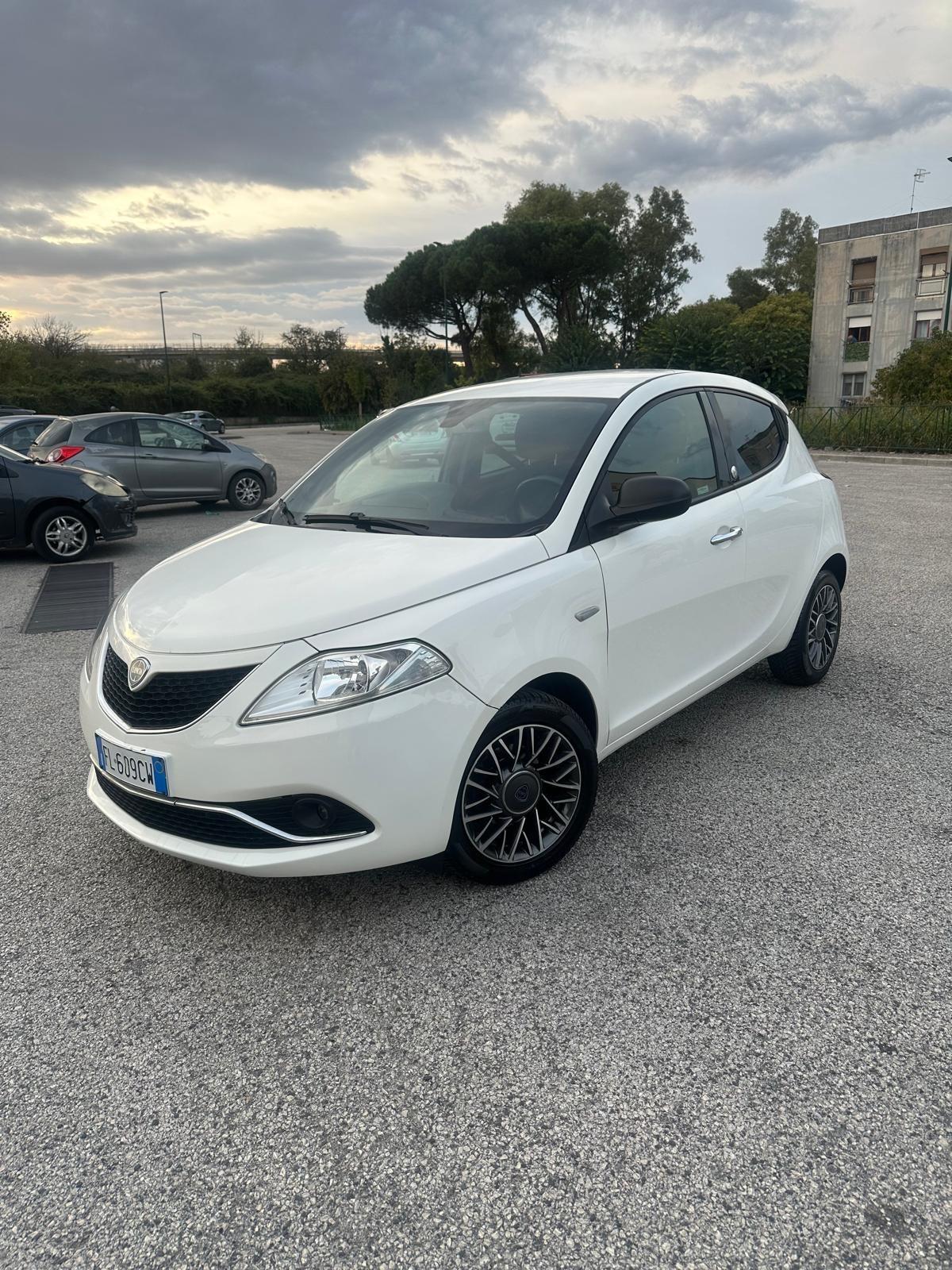 Lancia Ypsilon 1.2 69 CV 5 porte GPL Ecochic Gold