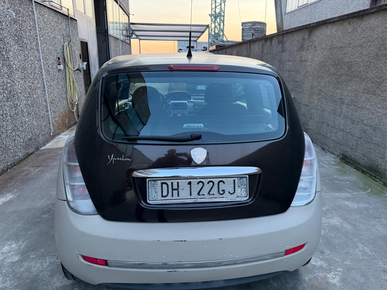 Lancia Ypsilon 1.2 benzina euro4 bicolore
