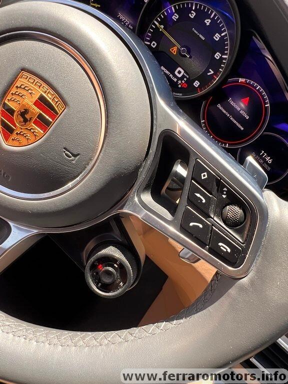 Porsche Cayenne Coupé 3.0 V6 E-Hybrida soli 779 euro al mese