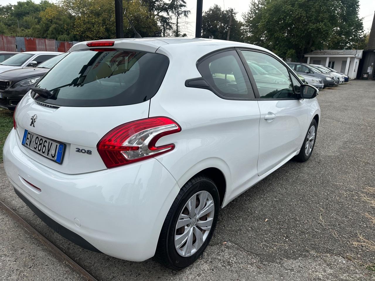 Peugeot 208 benzina