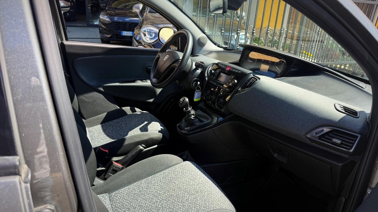 Lancia Ypsilon 1.0 Hybrid Silver - 12/2022