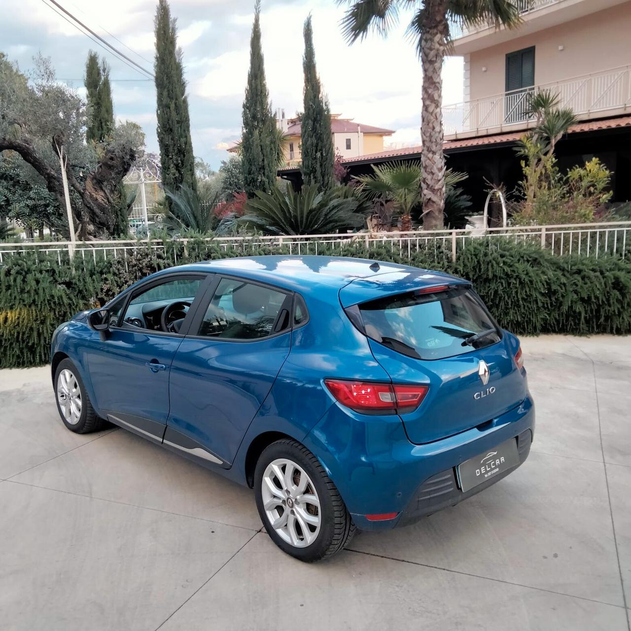 Renault Clio dCi 8V 90 CV EDC 5 porte Moschino Zen