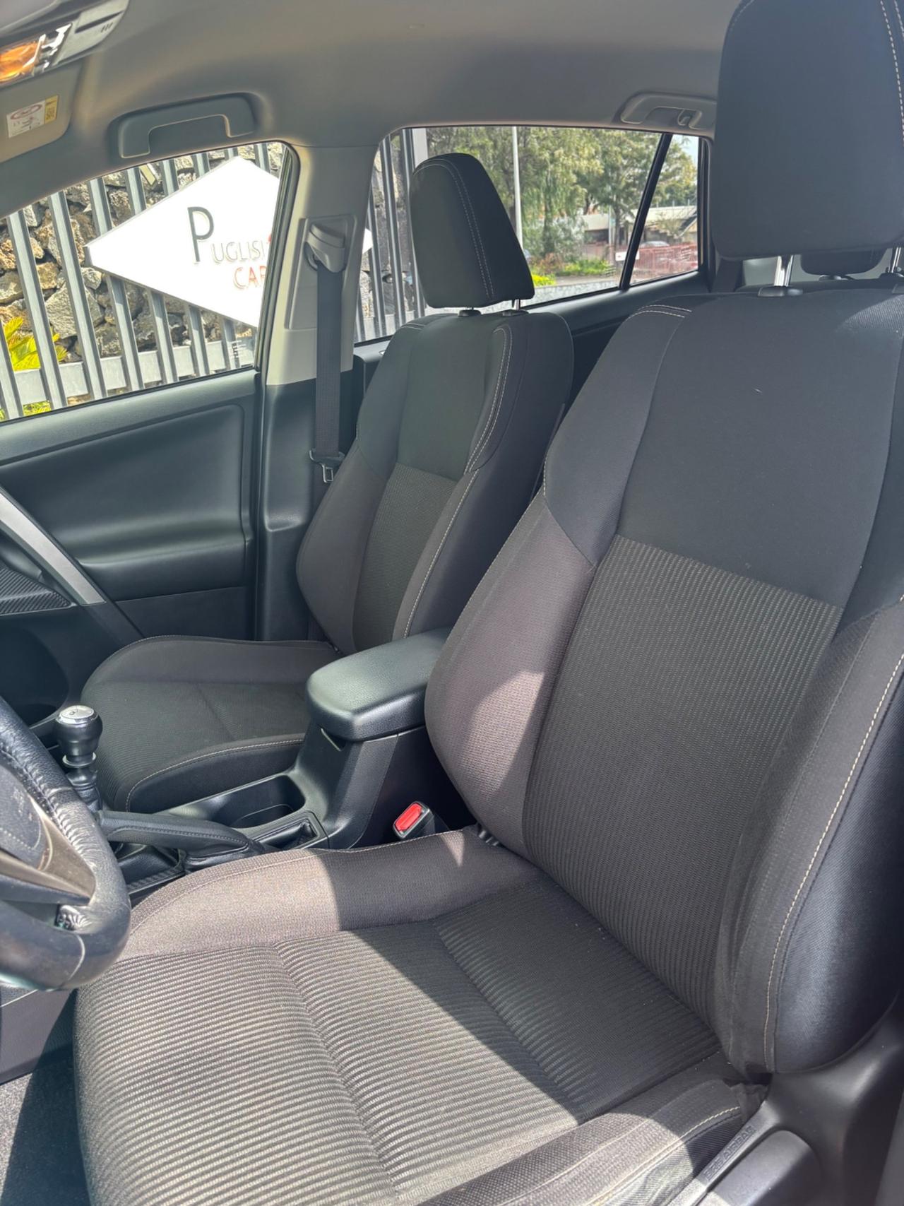 Toyota RAV 4 RAV4 2.0 D-4D 2WD Active 2015