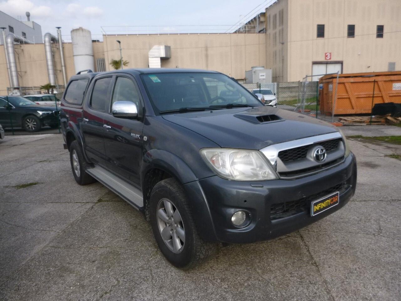 Toyota Hilux 3.0 D-4D aut.4WD 4p. Doub. Cab SR