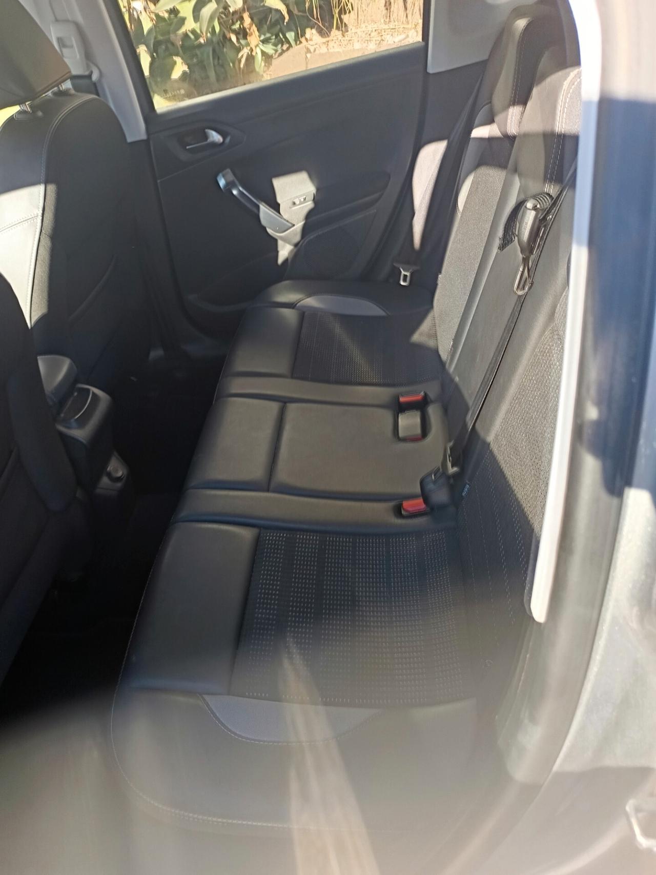 Peugeot 2008 BlueHDi 100 Allure